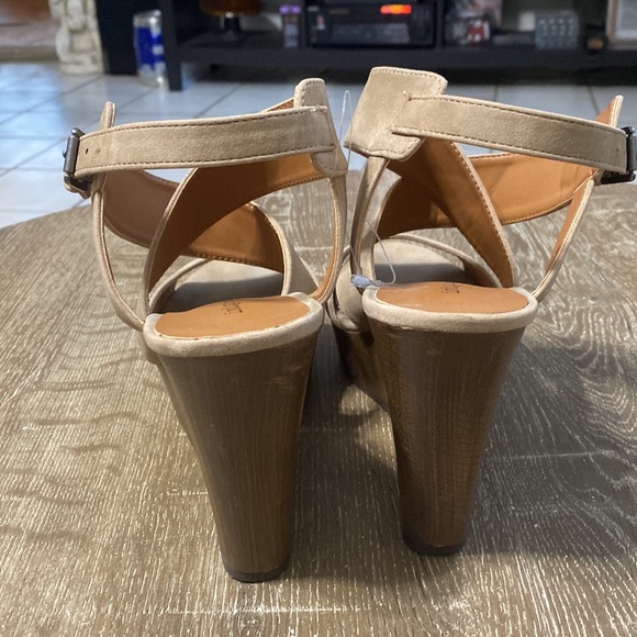 Indigo Rd. Karyn Wedge Suede Sandals Size 9.5 - Picture 4 of 9